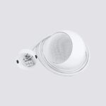 Diffusore a sfera pendente da soffitto per sistemi di evacuazione vocale.