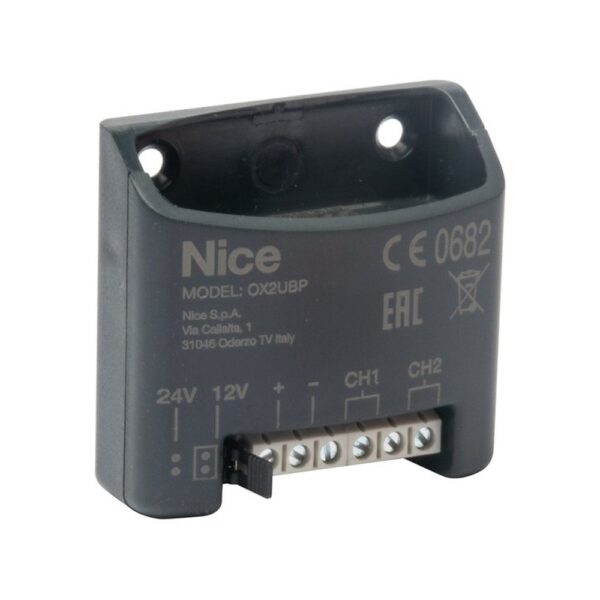 interfaccia hardware interface con 2 uscite relè munito di connettori SM per ricevitore radio.