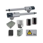 Kit per l’automazione di cancelli a battente con ante fino a 4,5 m e 250 kg, 24 Vdc, a montaggio esterno. Compatibile con Solemyo