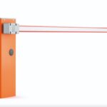Irreversibile 230 Vac, motore 24 Vdc, con base di ancoraggio inclusa.  Per aste fino a 7 m, con contenitore in acciaio inox