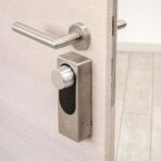 LOQED Pure argento - Pulsante smart. Colore argento - immagine 4