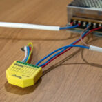 Shelly Plus RGBW PM - Controller Strisce LED WiFI/BT 12-24DC RGBW + PM. Colore giallo - immagine 5