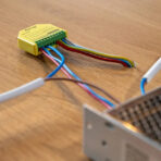Shelly Plus RGBW PM - Controller Strisce LED WiFI/BT 12-24DC RGBW + PM. Colore giallo - immagine 6