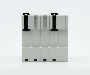 shelly-PRO_4_CB_C63_back.jpg